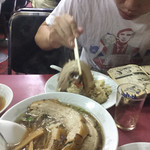 きりん飯店 本店 - チャーシュー麺は息子と分けて食う。
                                チャーシューを炒飯にのせるのが美味いんだ。
                                炒飯にチャーシューのっけてもらうって注文も有りだった。