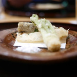 豪龍久保 - 細魚とタラの芽の天ぷら