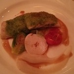 マゼランズ - 鯛のポワレ　バジルバターと蕪のピューレ