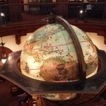 マゼランズ - 上から見た地球儀