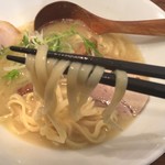 ラーメン ロケットキッチン - トリ塩パイタン(700円)麺リフト