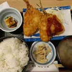 丸富食堂 - アジフライ定食730円。大盛飯が多くて、小鉢が極小