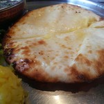 タンドールバル カマルプール - チーズクルチャ