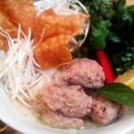 ロムアロイ - 【限定メニュー】「タイラーメン」（夜のヴァージョン）：スープにコクが有ります。ランチタイムにはシンプルなタイプです。