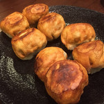 ホワイト餃子 はながさ - ♪焼き餃子8個 ¥395+税