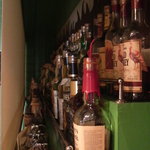 奥沢カフェ＆バー ピッコロスタンツァ - リキュール棚