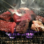 焼肉 いのうえ - inoue:焼いてる様子