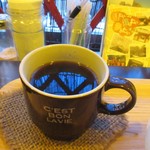 テディアンドダディ - 朝食の時間帯だったんでコーヒーかフルーツがサービスになってて私はコーヒーを選んでみました。