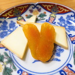 湖粋 - スモークチーズとからすみ