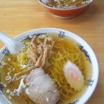 中華そば ますや - 奥はラーメン普通（360円）