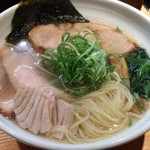 ラーメン巌哲 - 肉塩（鮪塩のチャーシュー増し）