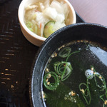 カルビ丼とスン豆腐専門店 韓丼 - スープとオシンコは別トッピング
