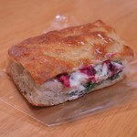 ブーランジュリー&カフェ グウ - 桜薫るサンド