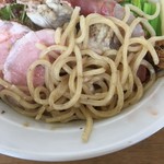 食い味の道有楽 - 麺は中太、菅野製麺製？