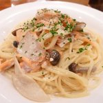 カフェ ガレリア - スモークサーモン、クリームパスタ