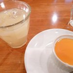 カフェ ガレリア - デザートのパンナコッタとグレープフルーツジュース