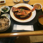 食堂 松月 - 金目鯛定食1000円、24㎝の魚でした。
      後少し大きければ旨味タップリになります。
