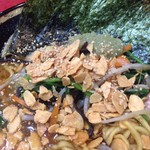 家系総本山 ラーメン 吉村家 - 薬味を入れたあと Apr/2017