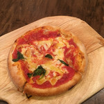 トラットリア・ターボロ・ディ・フィオーリ - ランチセットのピザ。直径12〜16センチぐらい？！