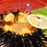 銀座 しのはら - 殻付き紫雲丹、紹興酒漬け牡丹海老