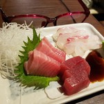 大衆酒場 したぢ屋 亀戸店 - 本まぐろと真鯛の二種盛り300円