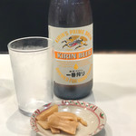 京らーめん 糸ぐるま - 瓶ビールとお通しのメンマ