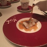 広東料理 センス - ソースは目の前でかけてくれます！