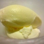 ウシマル - ミルクアイスとヨーグルト