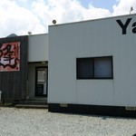 洋食屋さん ＹａＹａ - お店外観、ドアがマジックミラーでちょっと入りづらいf(^_^;