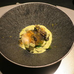 エクアトゥール - 黒アワビのジュレがけ アワビの肝のソースとキャビア 柚子を振って1