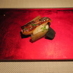 エクアトゥール - 喉黒の直火焼き お米のピュレと蕗の薹 ガリのチップス1