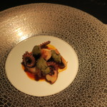 エクアトゥール - 飯蛸の柔らか煮 トマトソース オリーブと蕗の薹ソース1