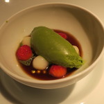 エクアトゥール - 和三盆のパンナコッタと抹茶のアイスクリーム 白玉と苺 ギモーブとフィナンシェ 二種3
