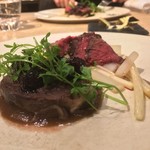 meli melo - 羆 二種の調理法で
      腿肉カイエット ロース肉ロースト イチジクの赤ワイン煮 浜防風 芹 独活