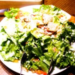 DROP - シェフの日替わりサラダ これ、かなりのボリュームがあって感動！