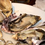 DROP - ん？？？？　生牡蠣の中に動く物体が！！！　蟹だぁ！！！（＠＠）