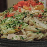 焼きそばと生パスタ ニコル - 塩焼きそば（大盛り）　横から