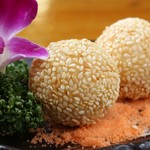 Sesame dumplings with black sesame paste (2 pieces)