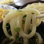 手打ちうどん　よこい - 昔系なコシって言うのか、剛麺とは違ったシッカリとしたコシがあります。