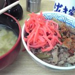 牛丼専門店 げんき家 - 牛丼並350円＋とん汁は無料サービス