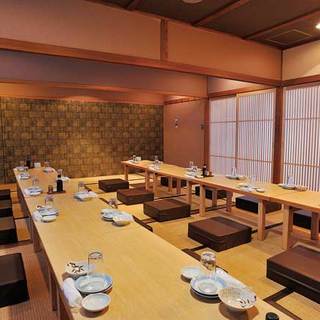 酒楽ビル２・３階の山里宴会場で８０名様までの大宴会も可能