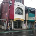 クレベット - 駅前通り沿いビルの２階