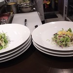 キャトルラパン 北梅田 - 1704_キャトルラパン 北梅田_ステーキランチ(400g)＠1,300円 付き合せのサラダも美味しい！