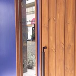 キャトルラパン 北梅田 - 1704_キャトルラパン 北梅田_外観(木の扉のぬくもり)