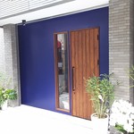 キャトルラパン 北梅田 - 1704_キャトルラパン 北梅田_外観 青が映えます！