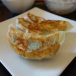 中国料理 露華 - 「餃子」 焼き目が綺麗