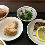 ささら - 鶏肉くわ焼き サバ塩焼き 鰻ざく 菜花おひたし