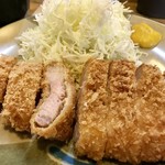 とんかつ おさむ - 脂身多めのロースカツ