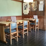 そばところ貝塚屋 - 店内。