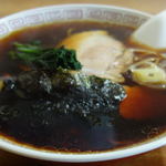 富士食堂 - 見事なくらい真っ黒なスープ